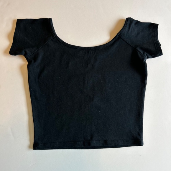 Wet Seal Black Scoop Neck Short Sleeve Stretch Knit Cropped Crop Top Shirt Sz S - Picture 2 of 5